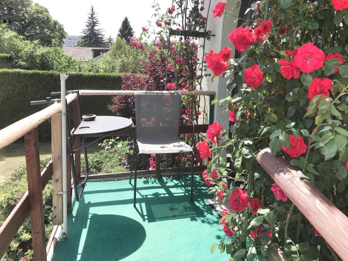 Lindo Lugar - Just A 7 Minute Walk From The Airport Bed & Breakfast Meyrin Exterior photo